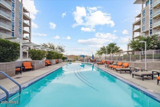 Building Photo - 2 Bedroom 2 Bathroom BRIDGEVIEW AT HAYDEN FERRY LAKESIDE CONDOMINIUM