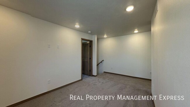 Building Photo - 3513 S Broek Dr