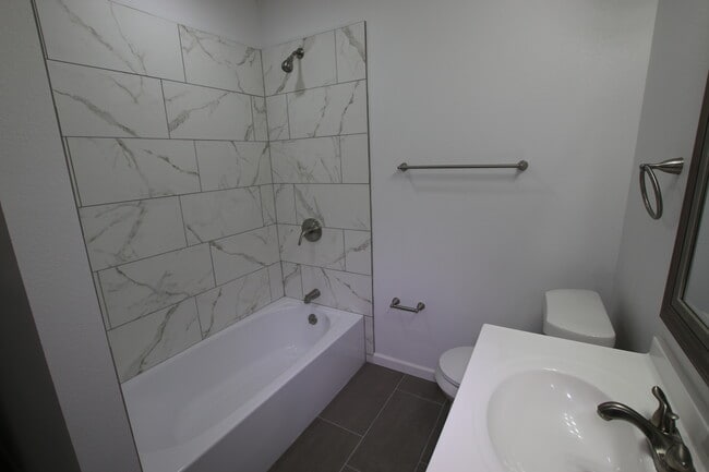 Building Photo - 4525 Old Dallas Rd