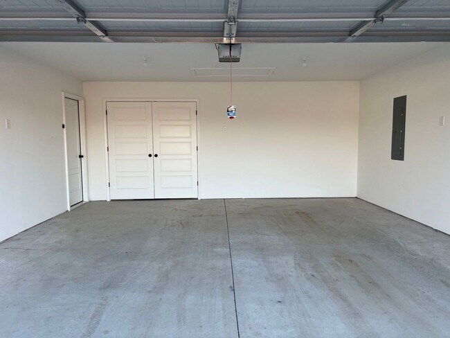 Building Photo - New Beginnings Start with AMRR: 3 Bedroom ready for move in!