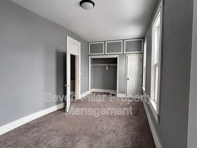 Building Photo - 428 E Main St