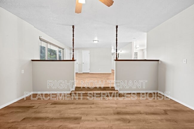 Building Photo - 306 W Maple Ave