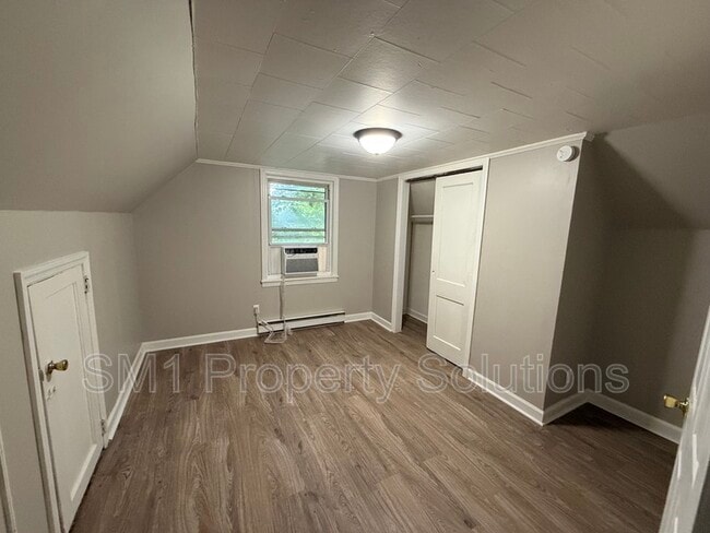 Building Photo - 1036 Nancy Ln SE