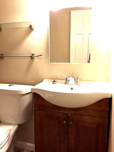 bathroom - 1526 Potomac Ave SE