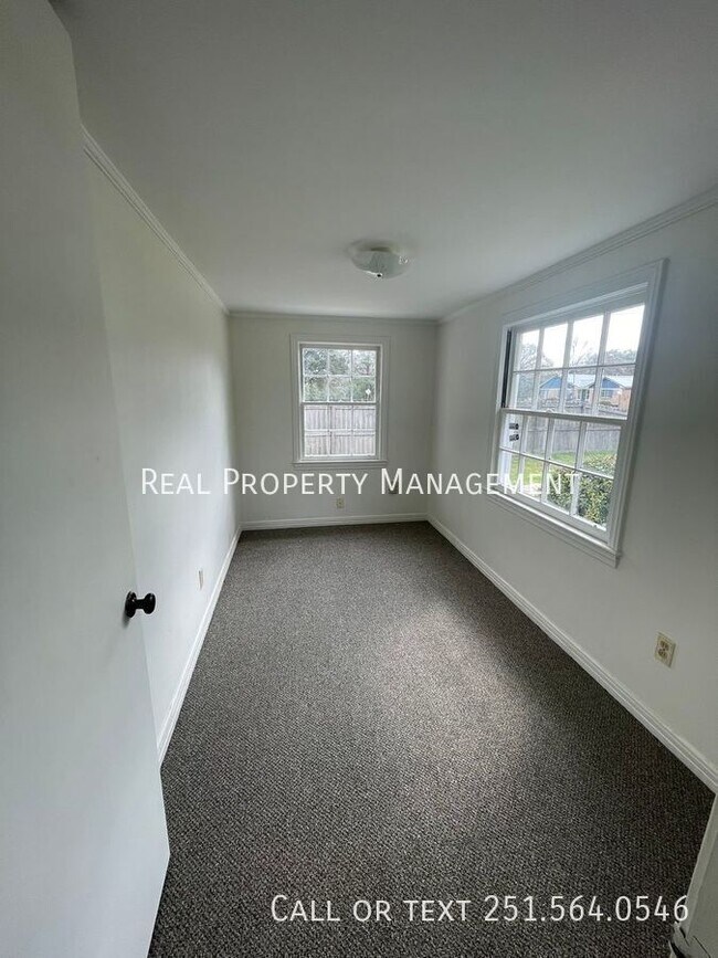 Building Photo - 2456 McLaughlin Dr