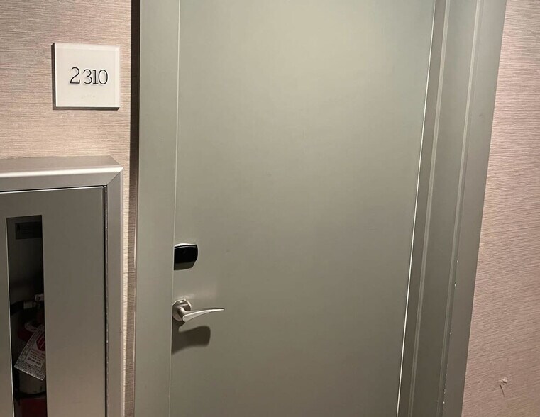 Building Photo - 1700 SW 2nd Ave