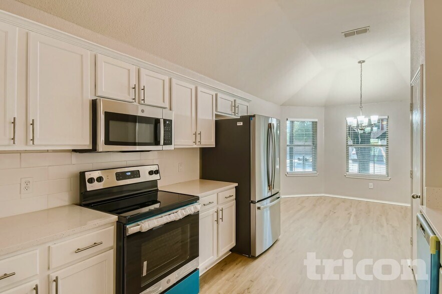 Building Photo - 1658 Wildflower Dr