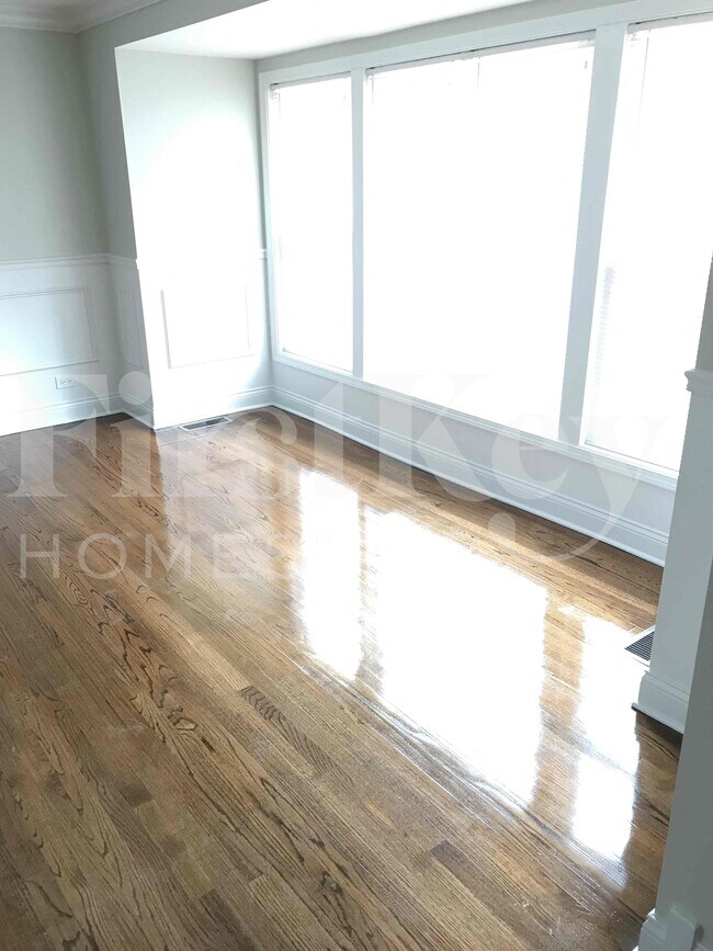 Building Photo - 2607 W 81st St