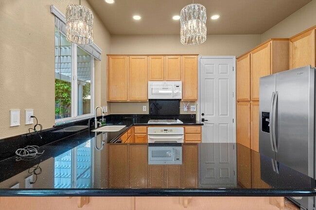 Building Photo - 8204 Ashcrest Ln