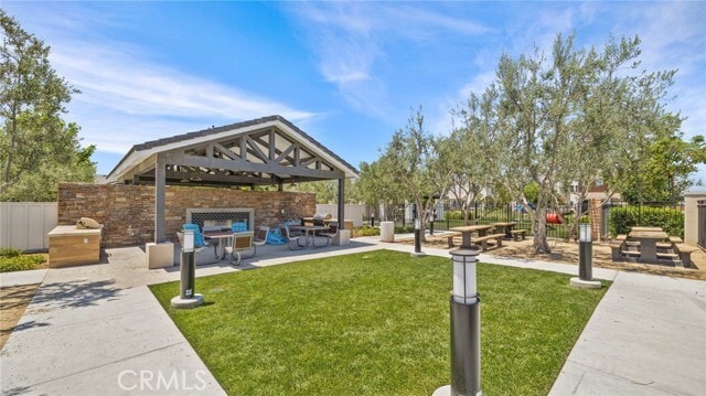 Building Photo - 16282 Meadowhouse Ave