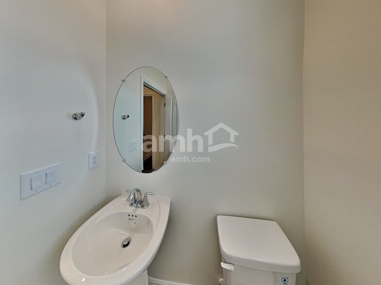 Building Photo - 14530 Cedar Mill Dr