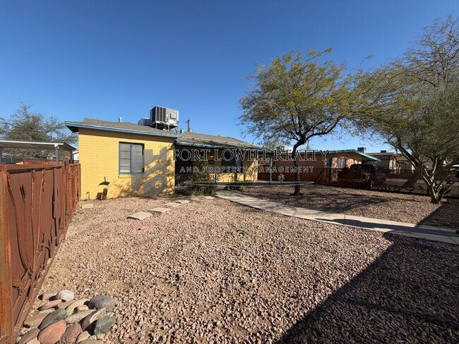 Building Photo - Welcome to this charming 2-bedroom, 1-bathroom + Den!