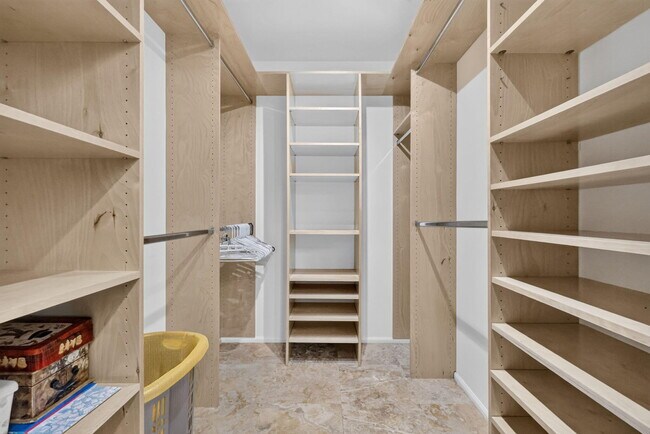 Building Photo - 213 Rio Vista Cir