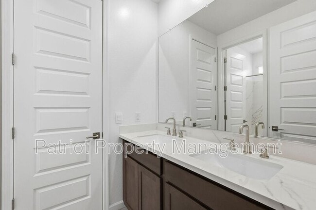 Building Photo - 6922 W Buckhorn Trail