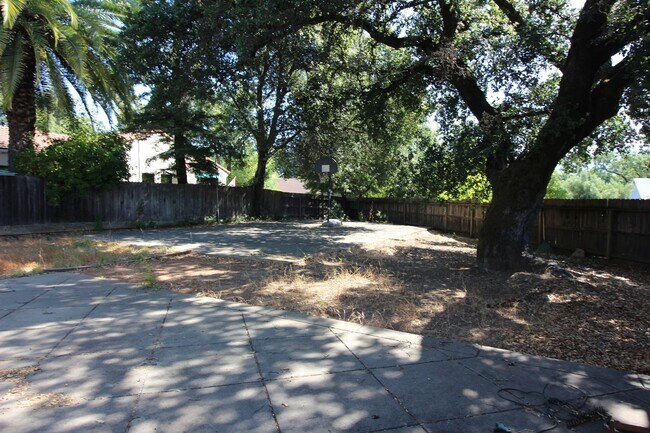 Building Photo - 4 Bedroom Home in Cloverdale