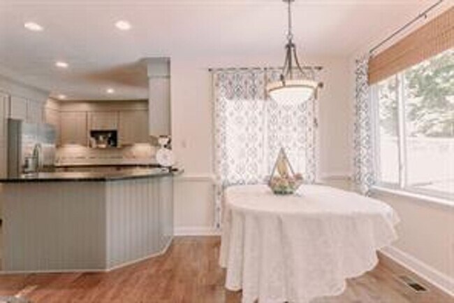 Building Photo - Gorgeous 4 bed, 3 bath in Great Bridge!