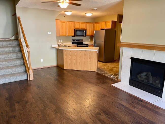 Building Photo - 805 Horizon Dr SE