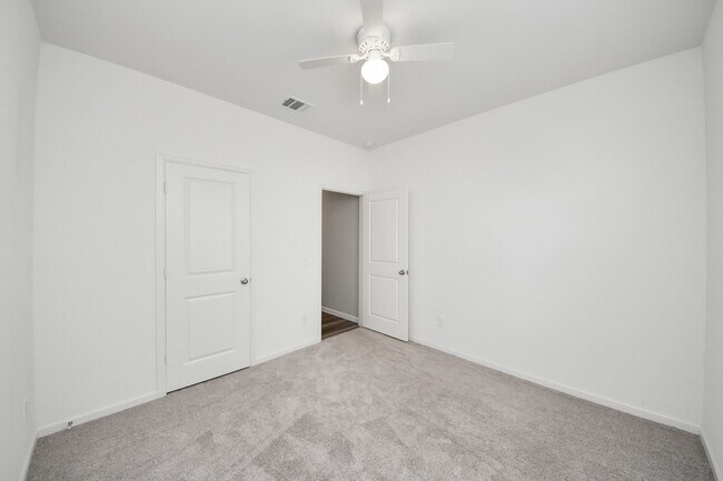 Building Photo - 6306 Highland Trl Dr