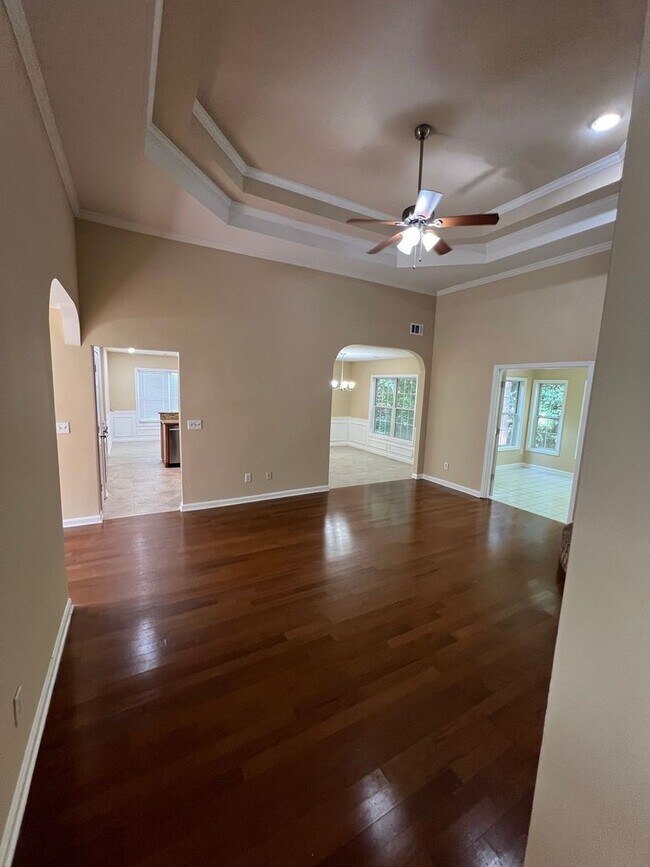 Building Photo - 824 Georgian Point Dr