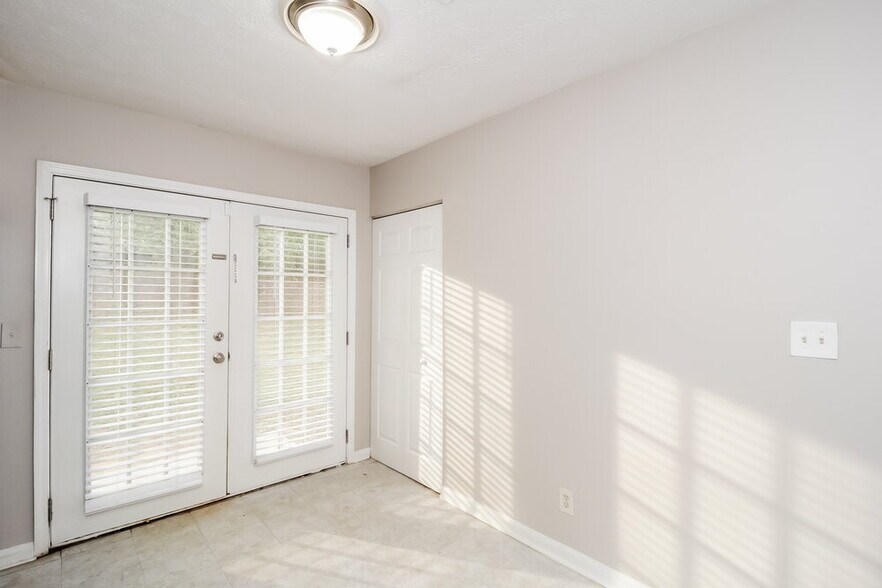Building Photo - 243 Sedgefield Dr