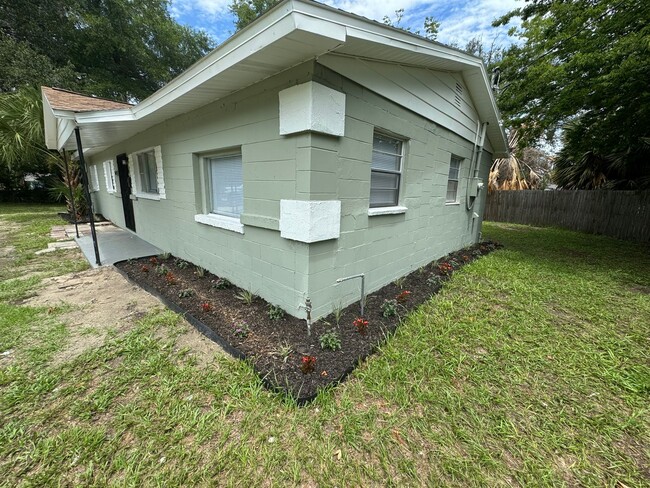 Building Photo - **Renovated ** Royal Terrace 4 Bedroom Sin...