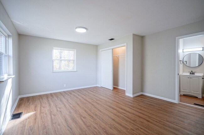 Building Photo - Recently Remodeled 4-Bedroom Home with Modern Upgrades & Spacious Yard in McCordsville