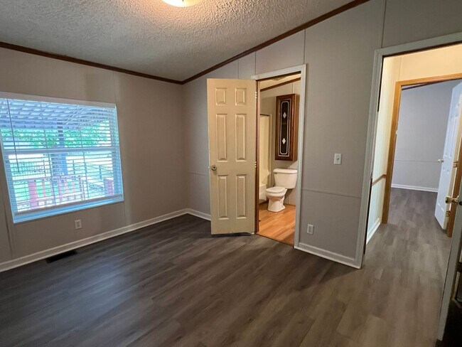 Building Photo - Cedar Lane