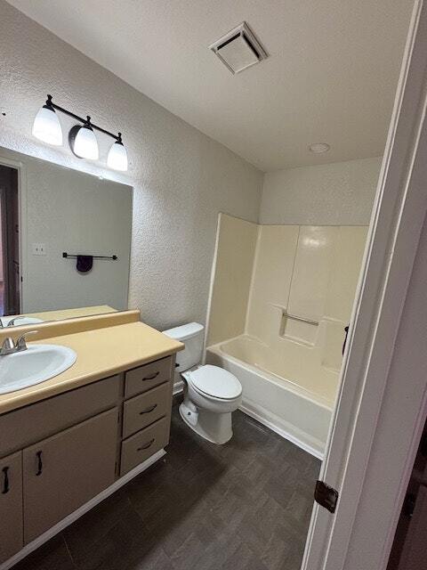 Building Photo - 1200 Lakewood Ave