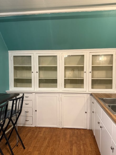 Building Photo - 547 E Dover St