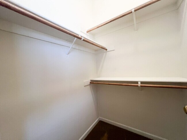 Building Photo - Spacious Single Story Three Bedroom Home