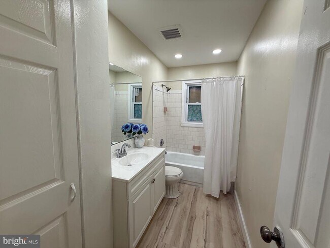 Building Photo - 4302 Hendricks Dr