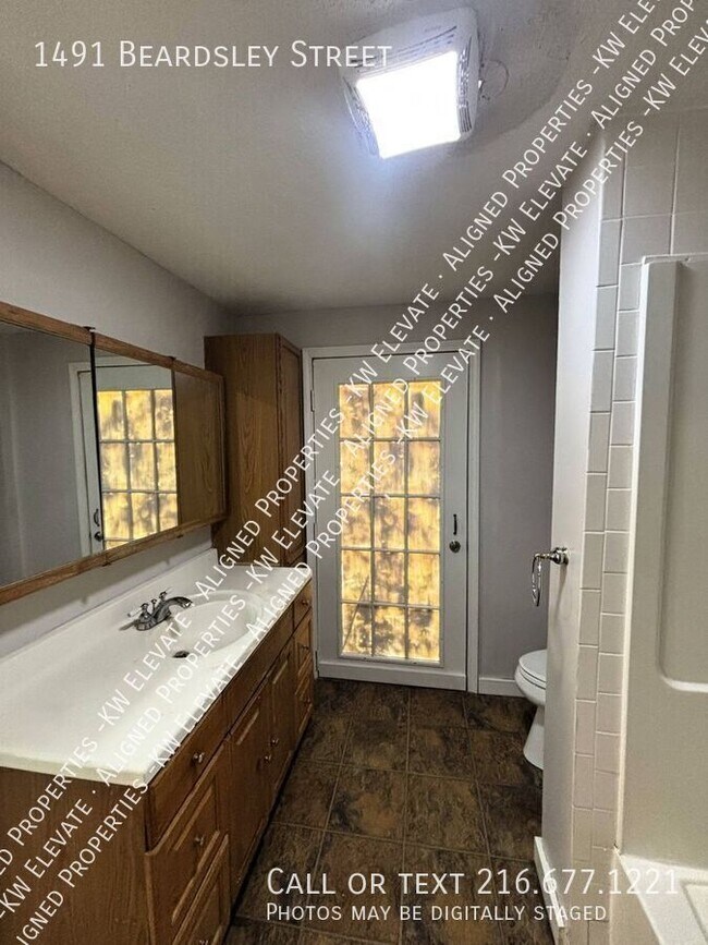 Building Photo - 1491 Beardsley St
