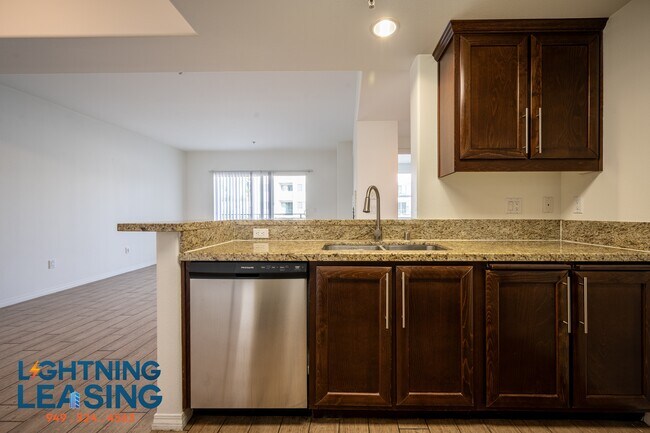 Building Photo - 11927 Kling St