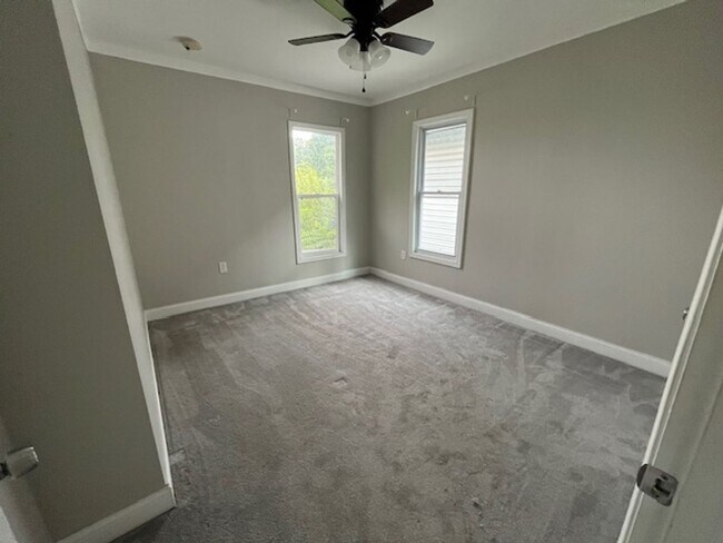 Building Photo - 3 Bedroom in Mt. Vernon!