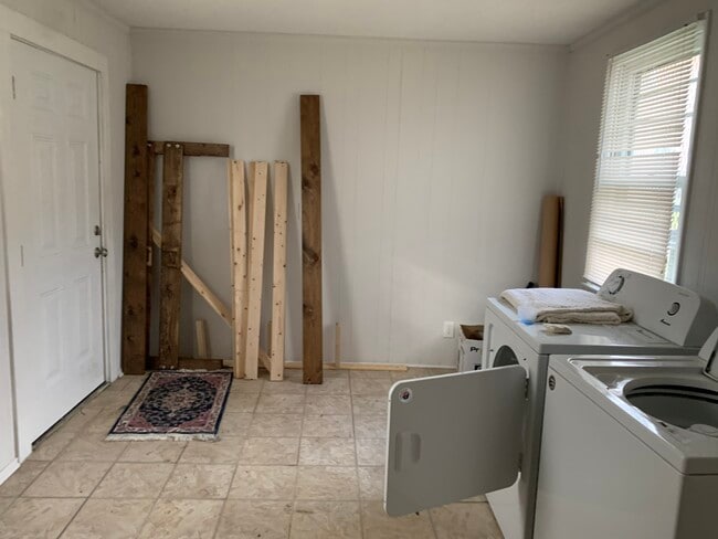 Building Photo - 513 19th Ave N