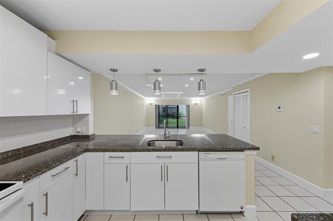 Building Photo - 434 Lakeview Dr