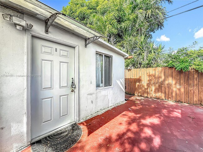 Primary Photo - 1110 N 58th Ave