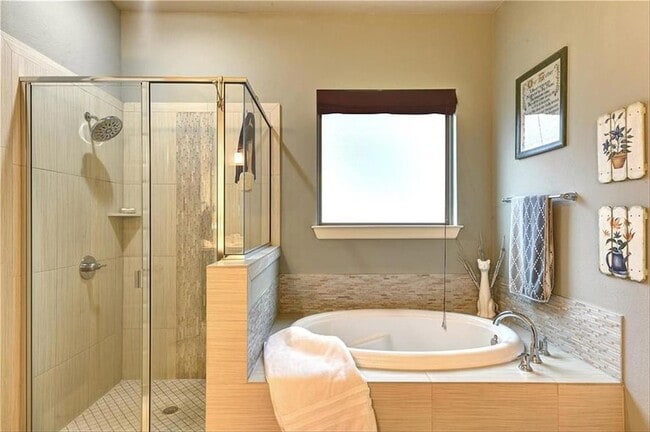 Building Photo - 203 Ancient Oak Way