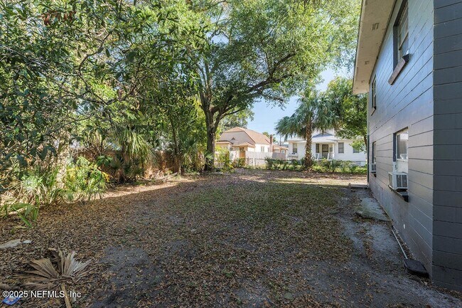 Building Photo - 239 E 16th St