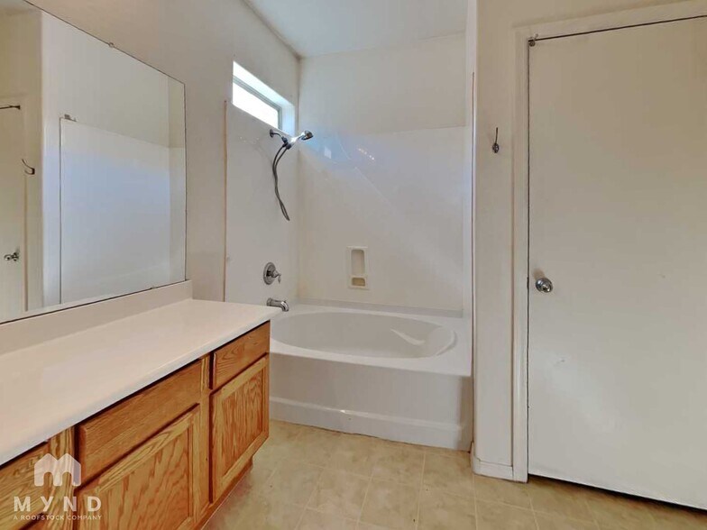 Building Photo - 8028 W Forest Grove Ave