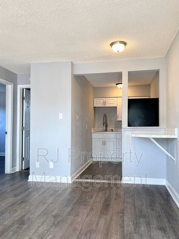 Building Photo - 1435 Court Ave