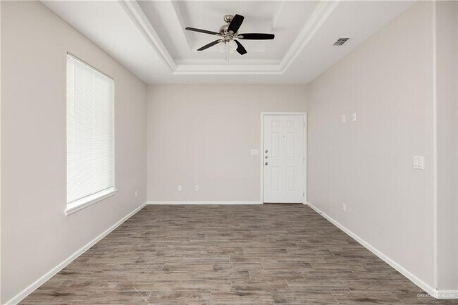 Building Photo - 3404 Ventura Ave