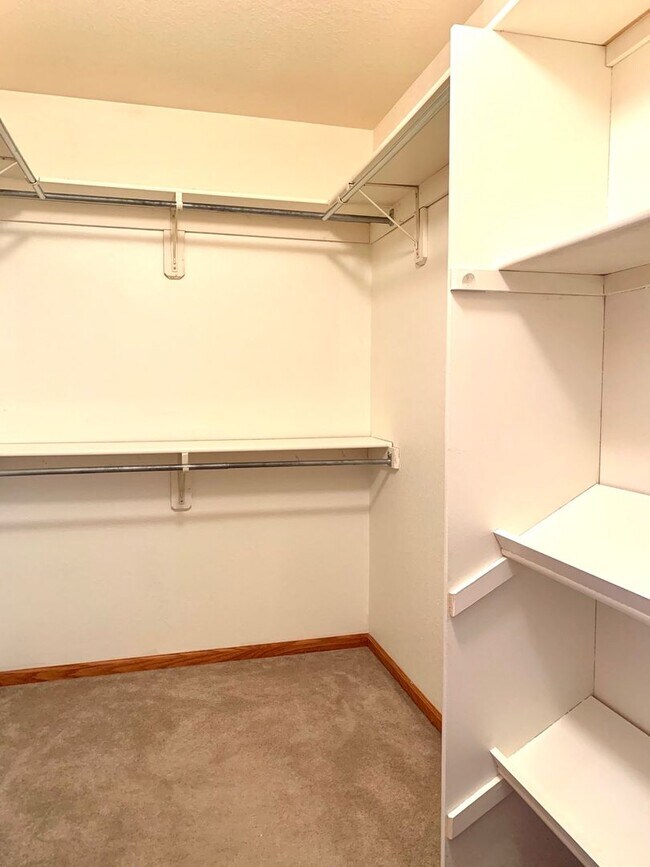 Building Photo - Beautiful & Spacious 4 Bedroom 2.5 Bath Home with 2 Car Attached Garage on Large Lot in South For...