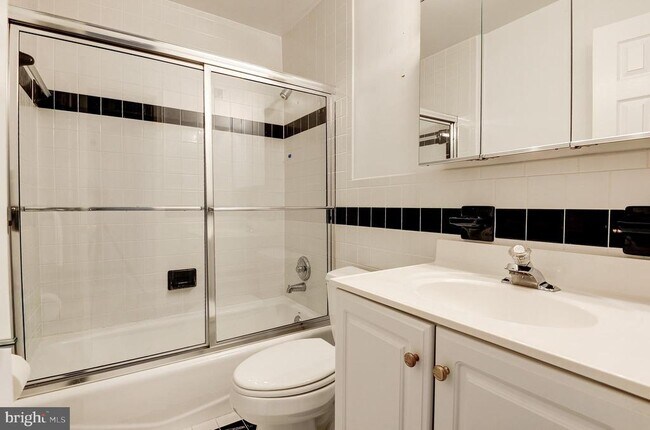 Building Photo - 8805 Honeybee Ln