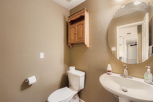 Building Photo - 1020 Brutus Dr