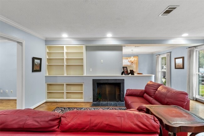 Building Photo - 2337 Sheridan St