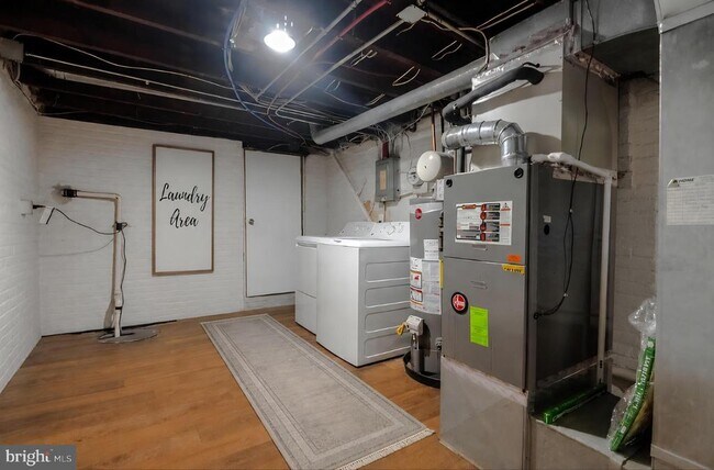 Building Photo - 2811 Mayfield Ave