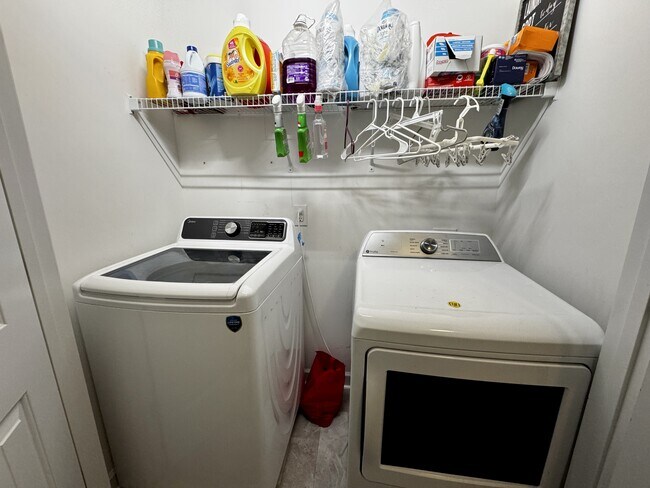 Building Photo - 407 Cattle Ranch Ln