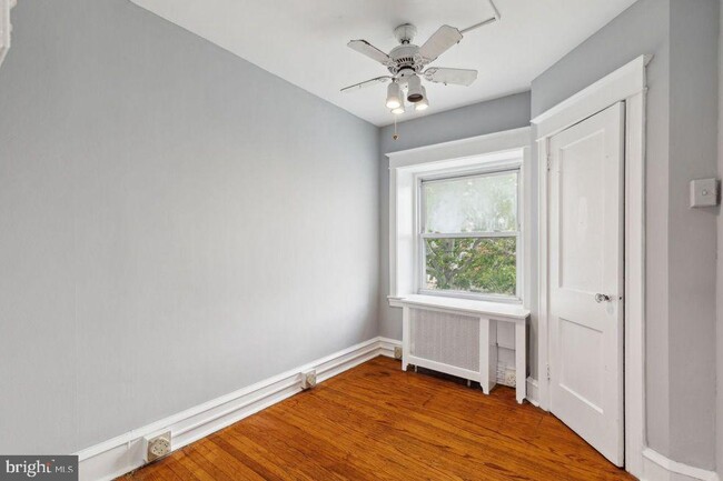 Building Photo - 1214 Van Kirk St