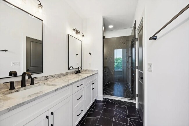 Building Photo - 526 Riverfront Ln